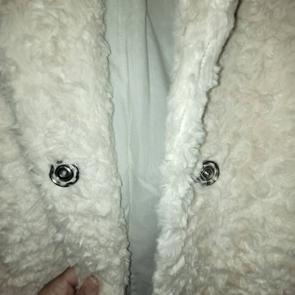 Urban Outfitters Silence + Noise Ivory Faux Fur Fuzzy Cocoon Coat Size XS - Picture 11 of 15